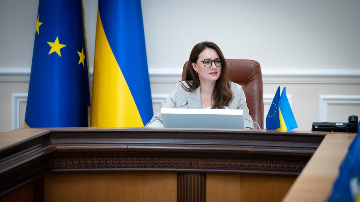 PM Svyrydenko orders officials to resolve teachers’ pay raise issue