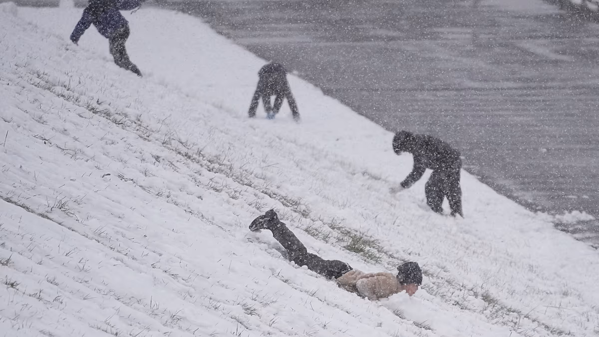 Video. Snow and ice sculptures draw visitors to winter festival in Japan