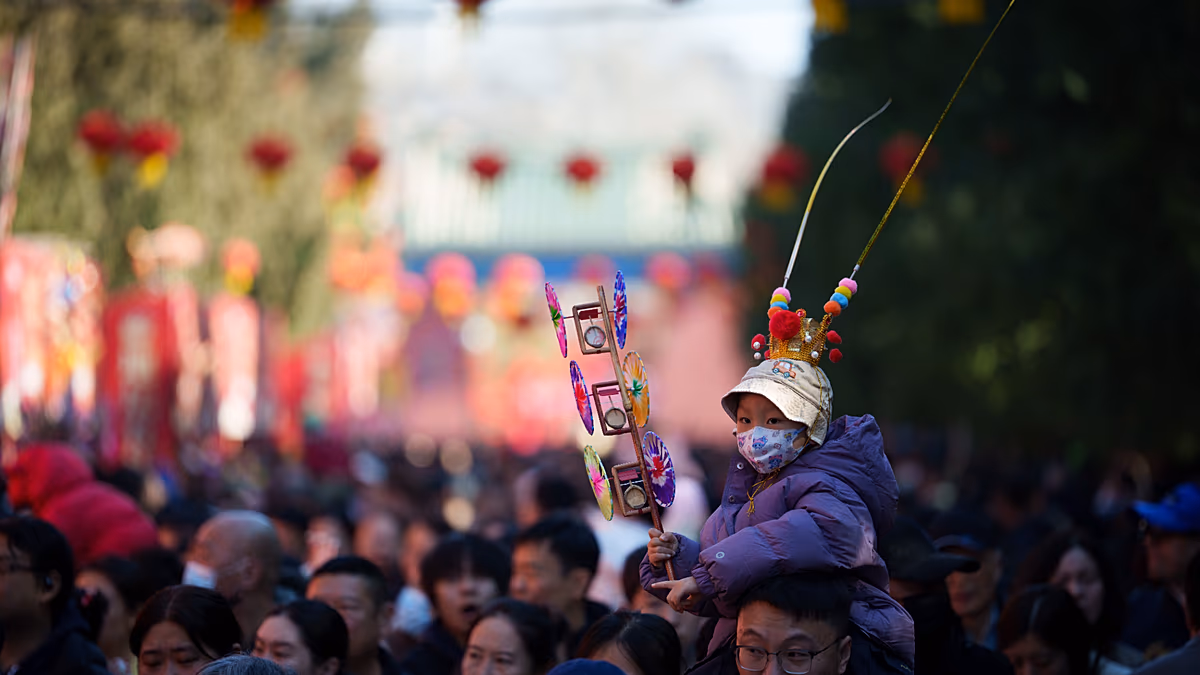 Video. China marks Lunar New Year with temple visits and traditional prayers