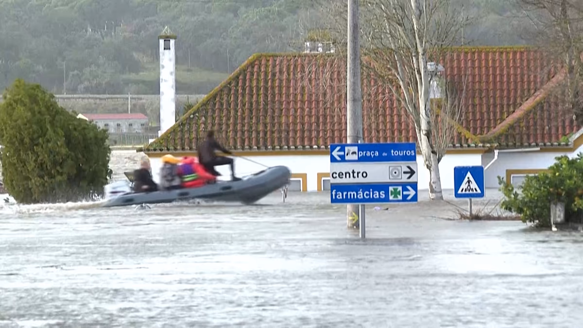 Video. Portugal hit by worst floods in decades as Storm Marta looms