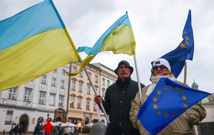 The EU is in the process of developing options to gradually grant Ukraine with membership rights.
