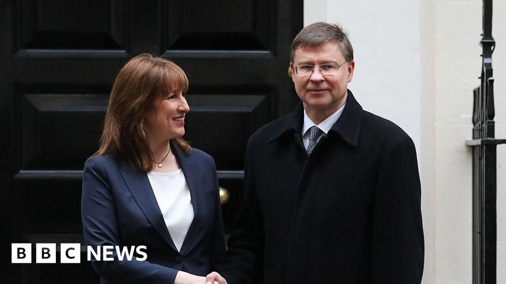 EU has 'open mind' on UK customs union debate, says commissioner