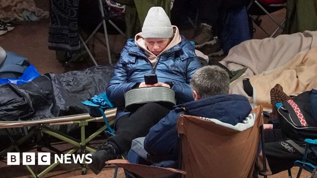 'Record number of missiles' hit Ukraine leaving thousands with no heating in -20C