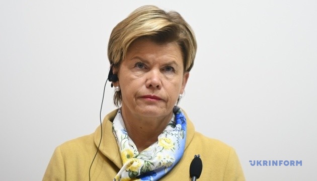 Russia terrorizing Ukrainians to freeze them to death