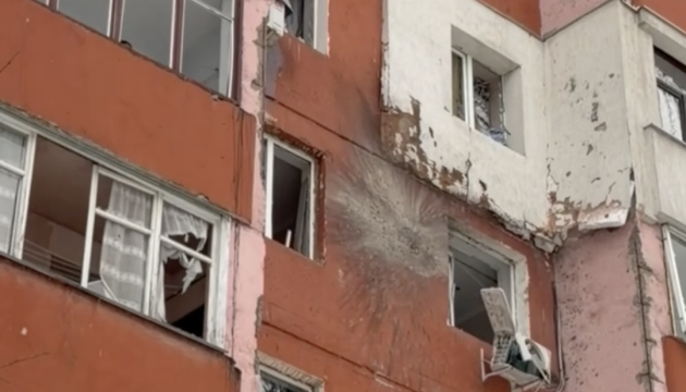 Russian troops hit building in Sumy with drone in morning