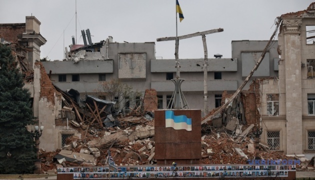 Russia shells Kherson with cluster munitions, remotely mines streets – military spokesperson