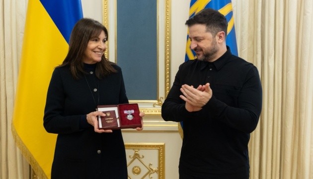 Zelensky awards Paris Mayor Order of Princess Olga