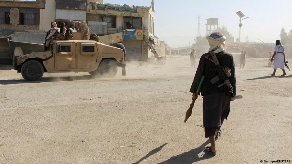 Afghan Taliban attacks met with Pakistani strikes on Kabul