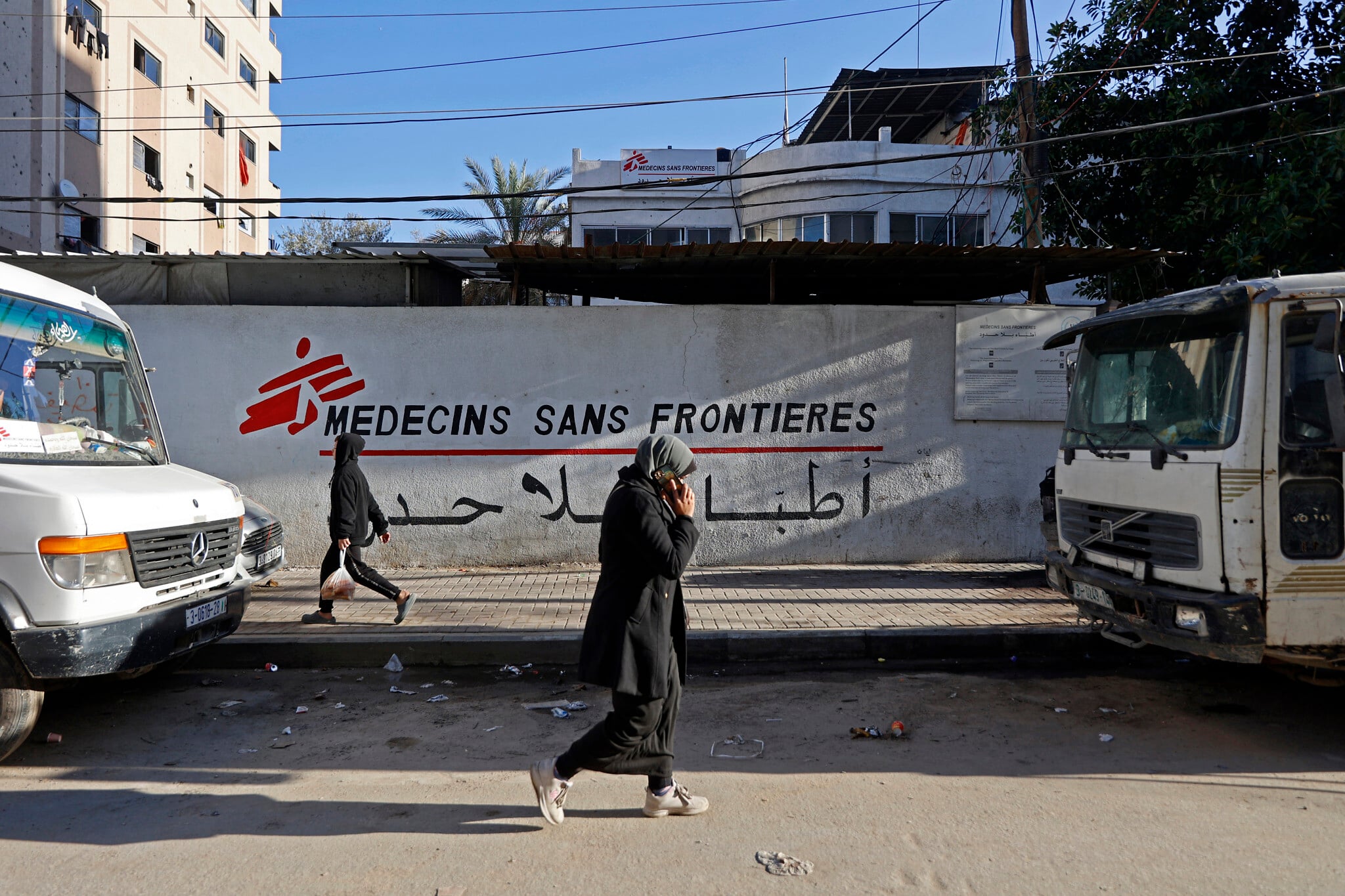 Doctors Without Borders suspends activities at Gaza hospital due to presence of gunmen