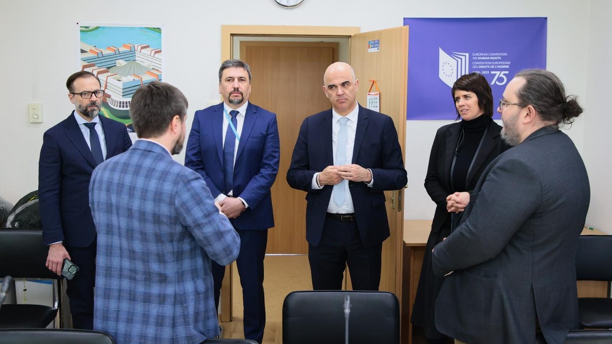 CoE Secretary General Berset donates funds from Lord Byron Prize to Ukrainian Red Cross Society