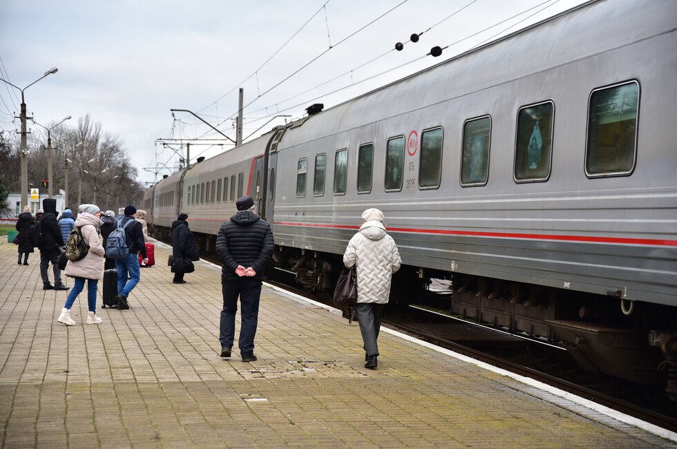 Russia to connect occupied Mariupol and Donetsk via railway to encourage “tourism.” Evidence suggests other reasons.