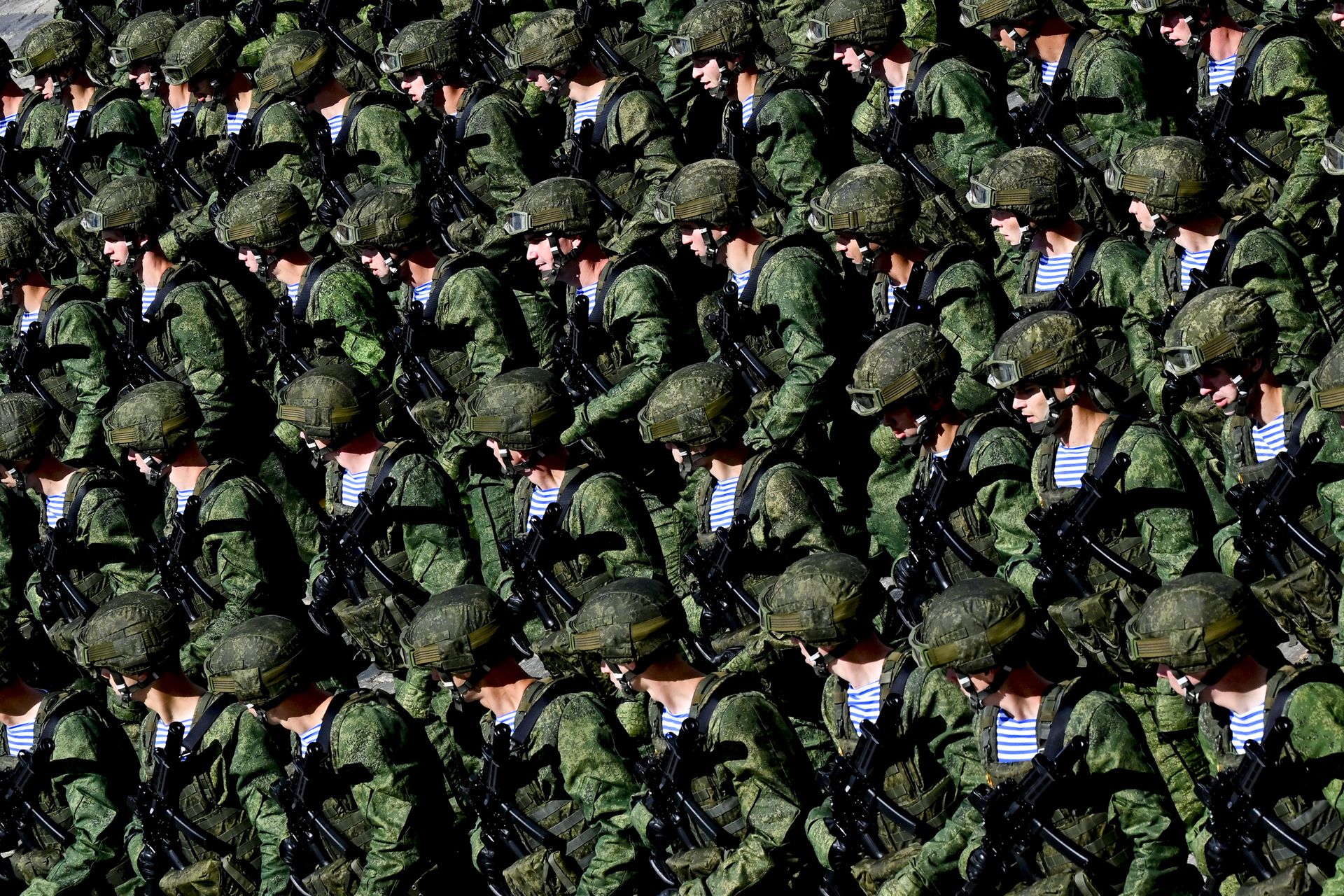 How many soldiers can Putin send to war?