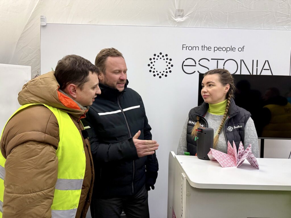 Estonian FM Tsahkna opens resilience center in Kyiv as part of 2.4 mn euro energy support package