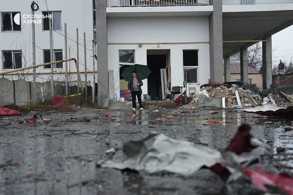 What can be seen in this darkness. Ten theses on the future