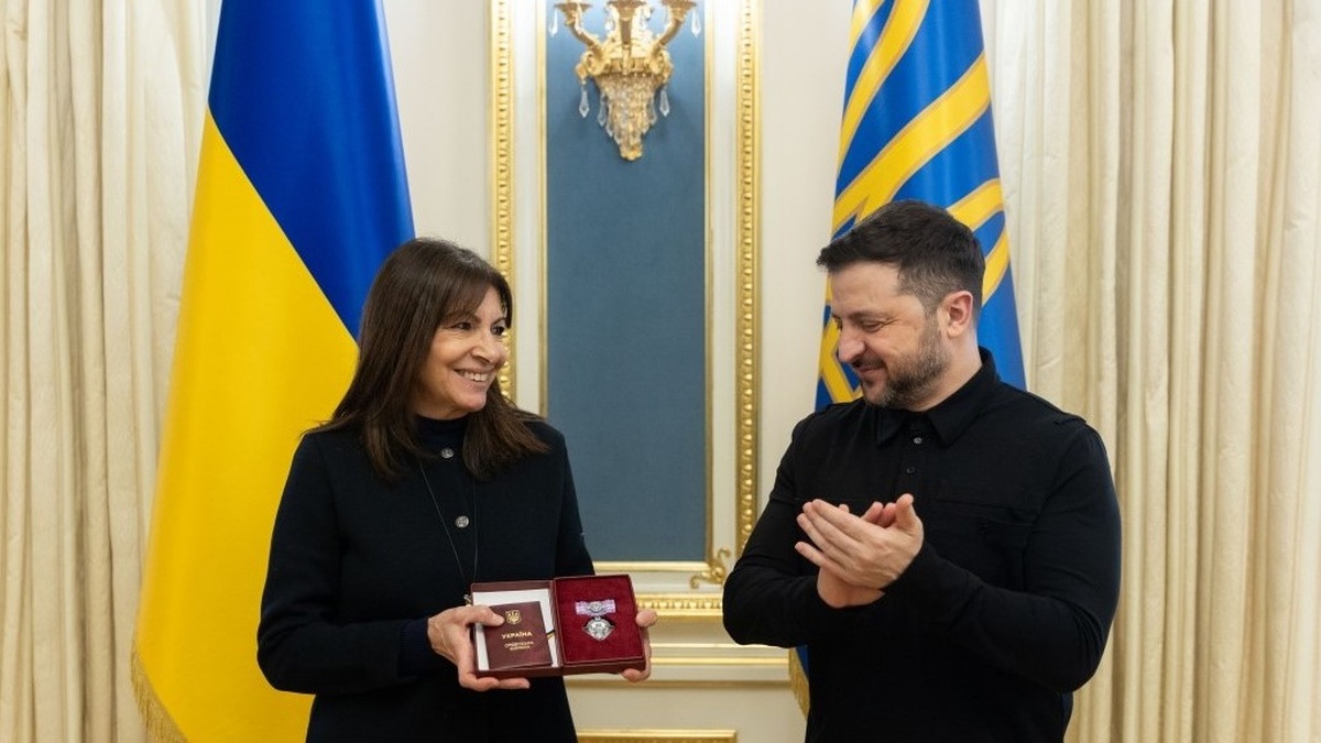 Zelenskyy awards Paris Mayor Anne Hidalgo with Order of Princess Olga
