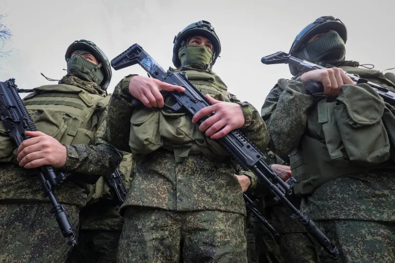 Russia runs out of soldiers in Kherson Oblast, so it hands rifles to nurses – partisans