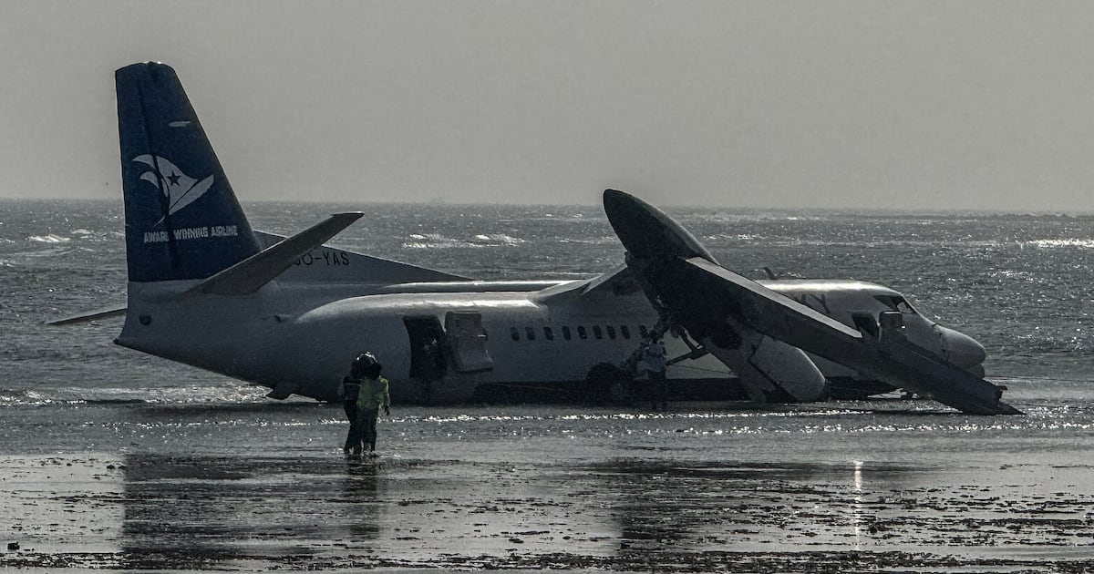 Passenger Plane Carrying 55 Crashes on Beach as Wing Snaps Off
