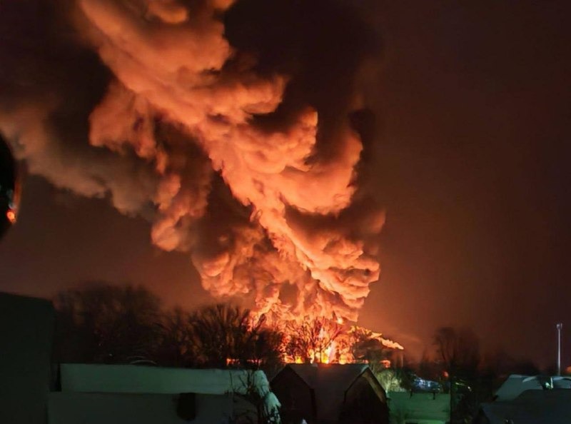 Russia built anti-drone nets over this oil depot 500 km from Ukraine — drones burned it anyway