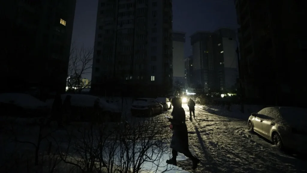 The Kyiv survival toolkit: navigating a winter of blackouts and bombings (PHOTOS)