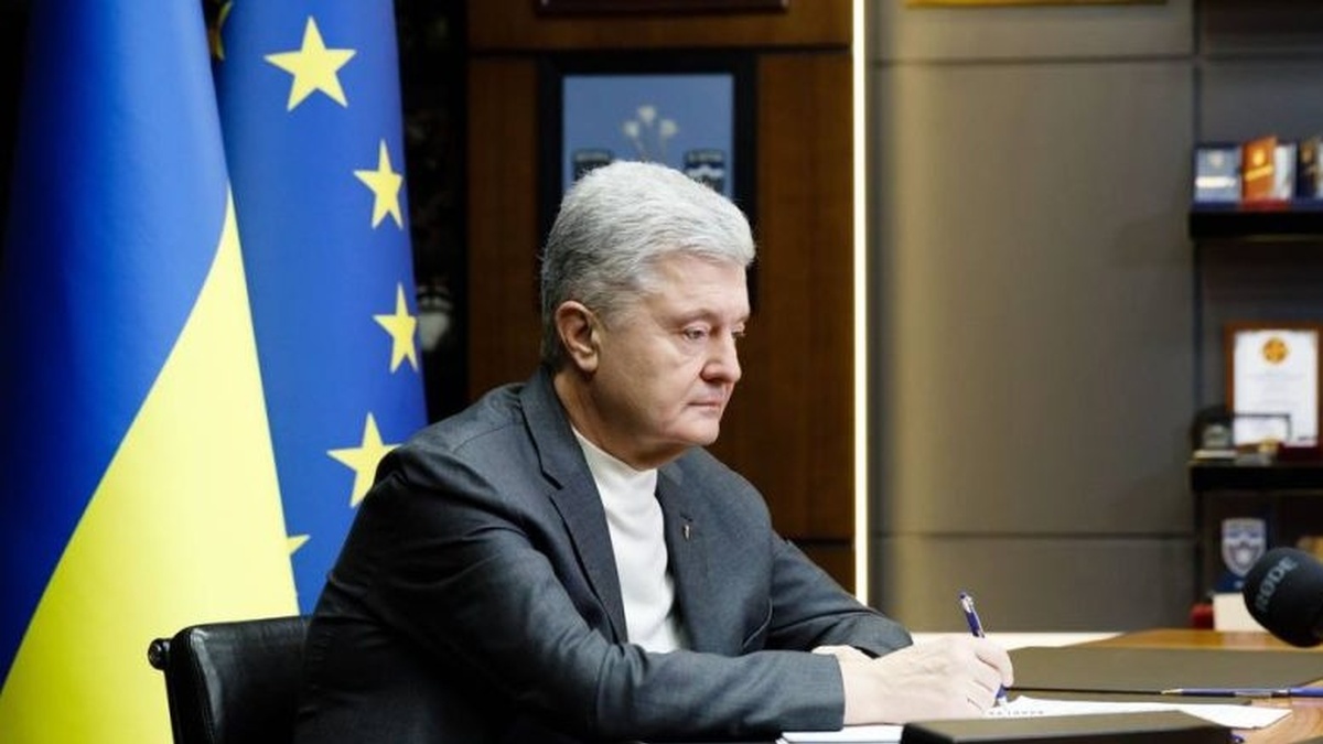 Poroshenko declares parliamentary crisis in Ukraine, calls for creation of joint negotiating team