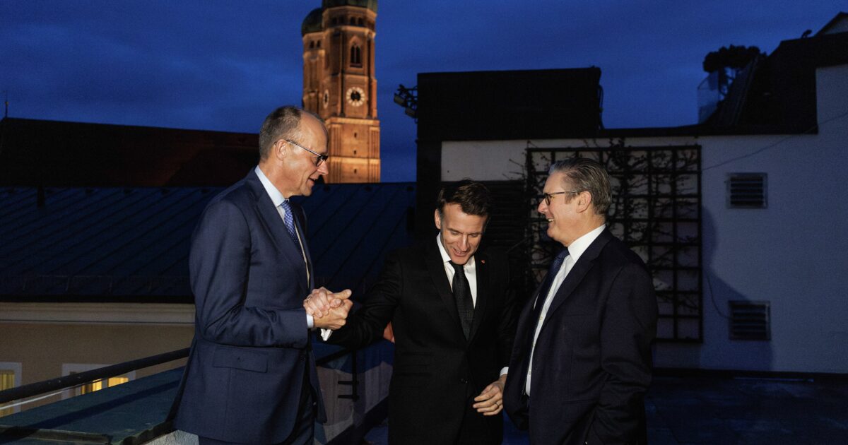 How Starmer Survived — And Probably Will Again — Russia in Global Affairs