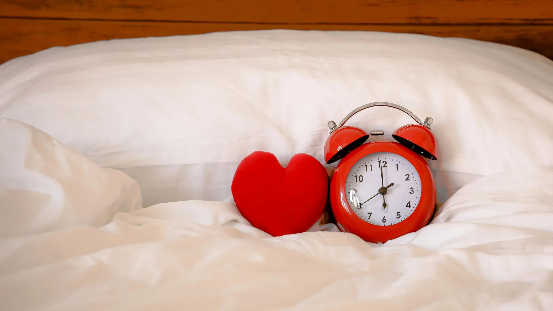 Stop eating 3 hours before bed to improve heart health