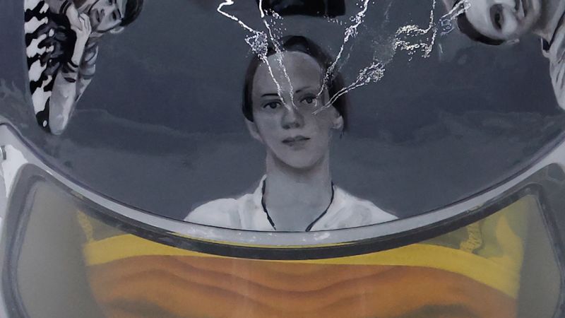 Ukrainian Olympian honors athletes killed in war with helmet