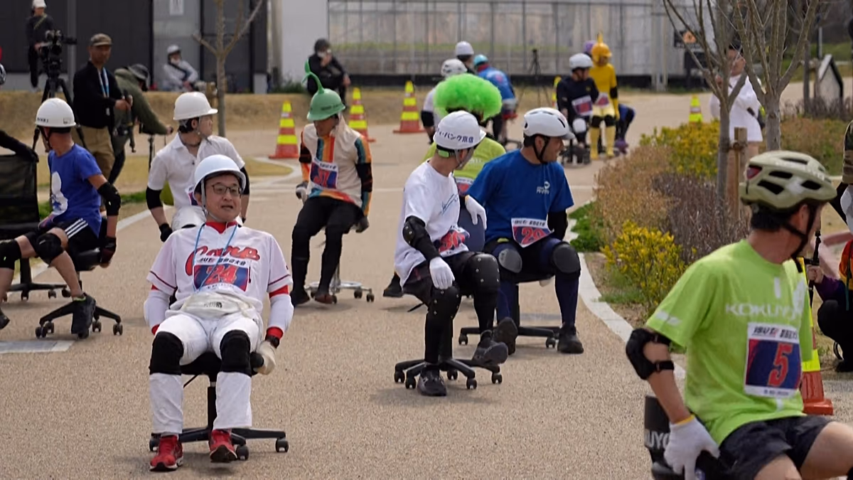 Video. Office chair Grand Prix rolls through Japanese streets