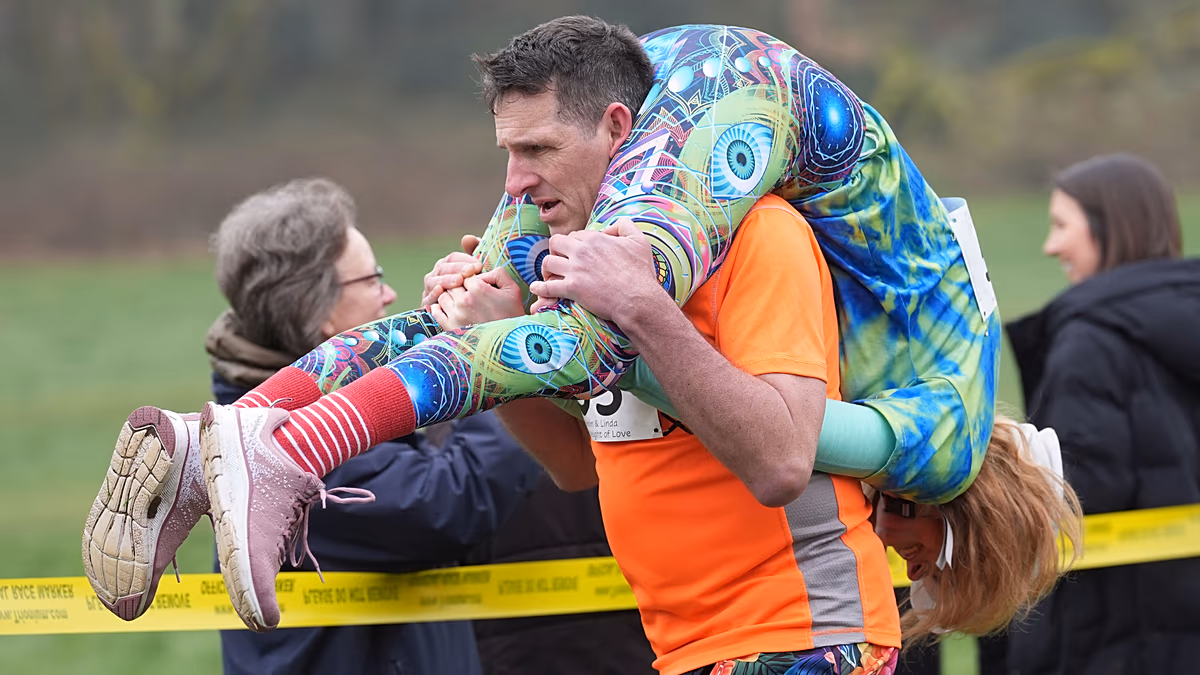 Video. Finnish pair win UK Wife Carrying Race