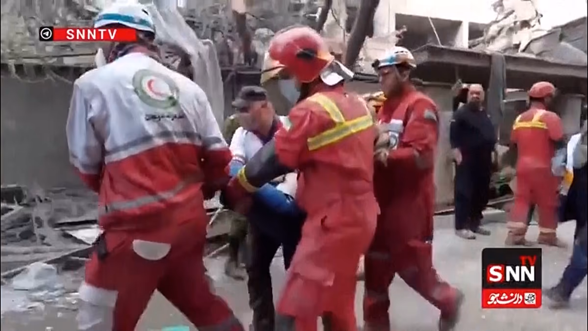 Video. Iranian TV shows man rescued from South Khorasan rubble