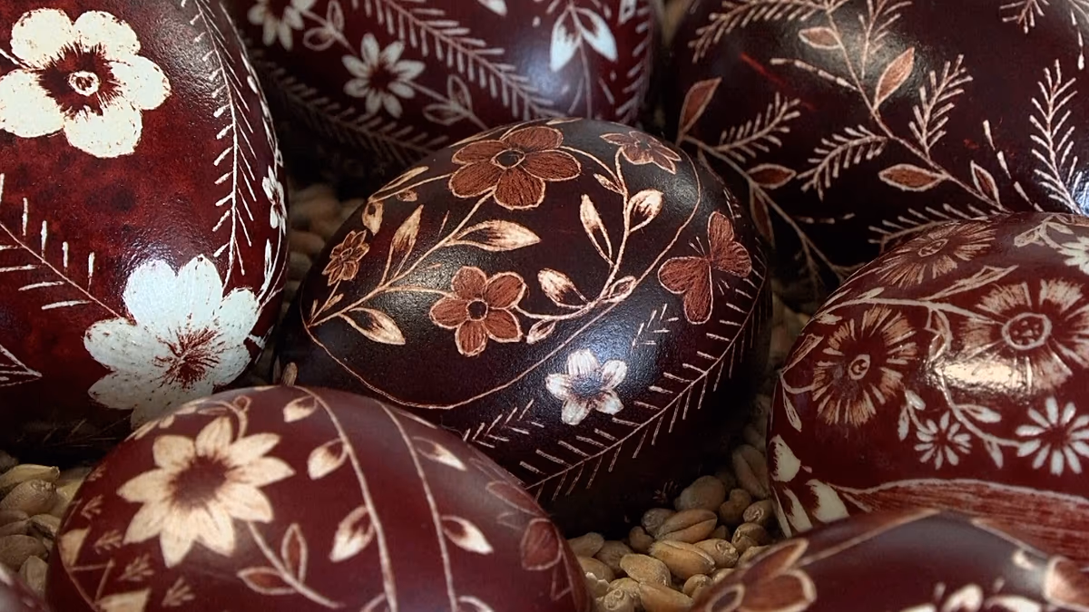 Video. Slovenian women keep centuries-old ‘drsanke’ Easter egg art alive