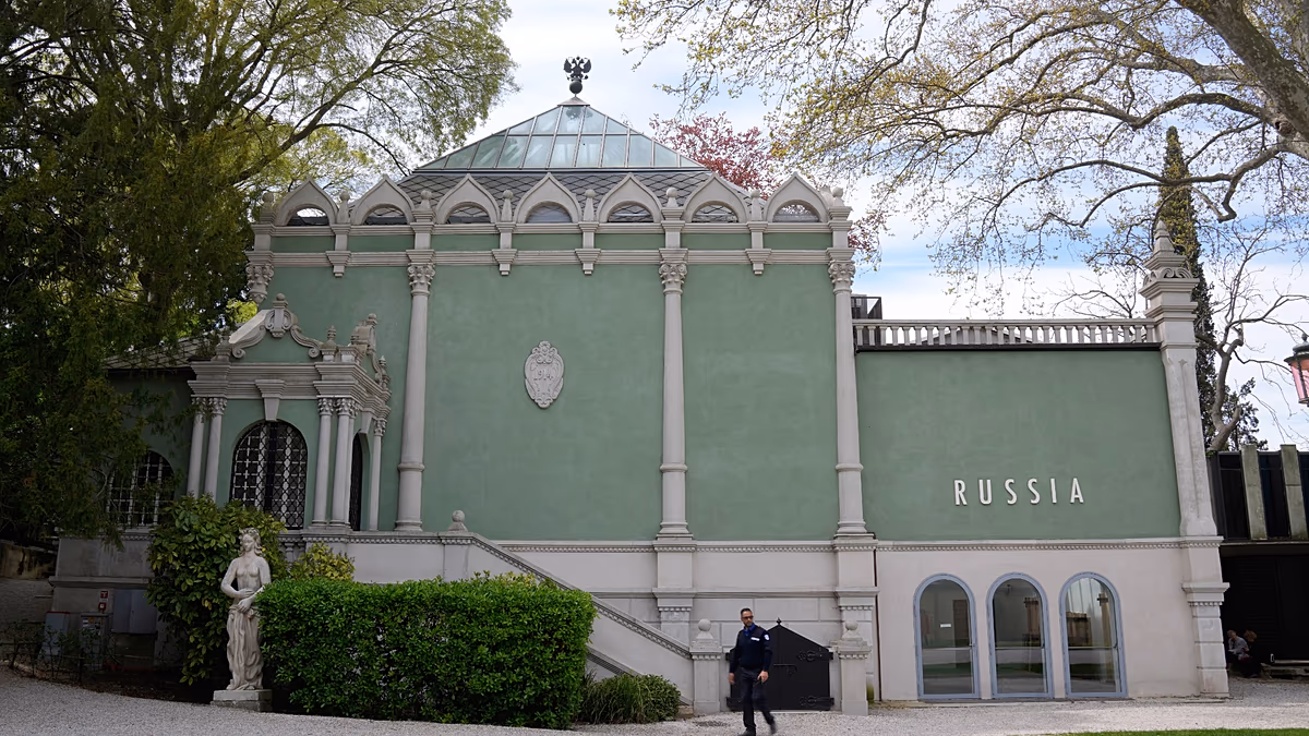 MEPs urge Commission leaders to stop Russia from returning to the Venice Biennale