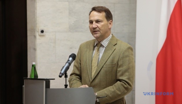 Ukraine targets military sites in Russia, while Putin attacks Ukrainian churches