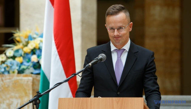 Szijjártó accused foreign intelligence services of tapping his phone