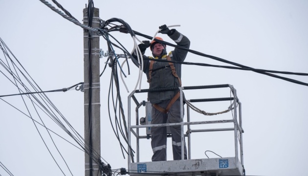 Russian forces attack Zaporizhzhia, leaving over 7,500 customers without power