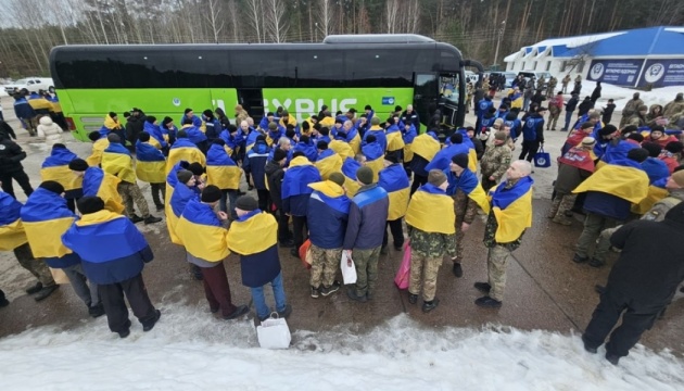 200 Ukrainians return from Russian captivity