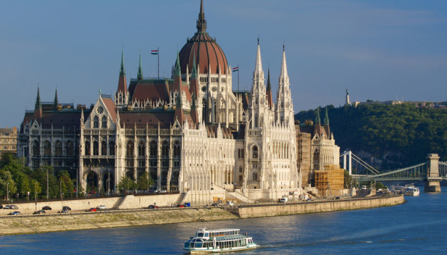 Hungary says it sends Ukrainian Oschadbank collectors home