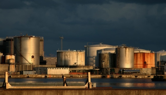 Saudi Arabia, Iraq, UAE, and Kuwait cut oil production