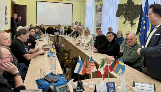 Belgian volunteers deliver 12 vehicles for Ukrainian military