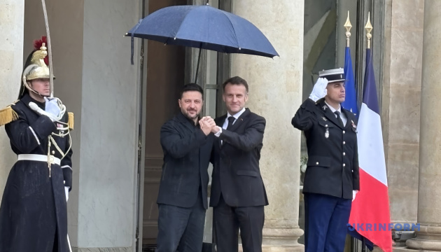 Zelensky arrives at Élysée Palace for meeting with Macron