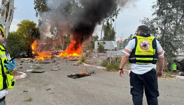 Iran launches missile strike on central Israel