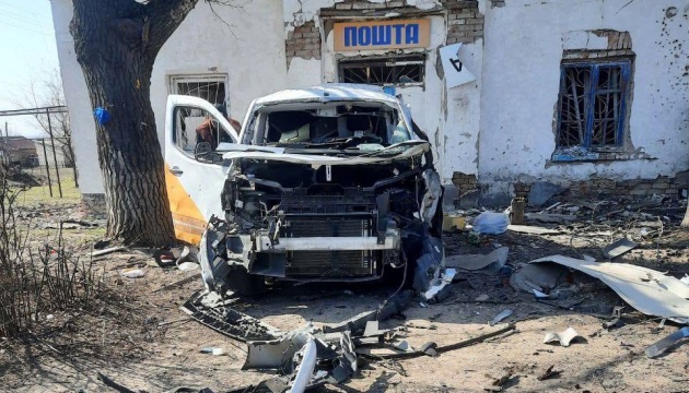 Russians attack four Ukrposhta branches in one day, employees injured