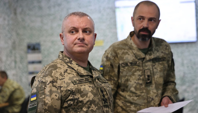 Ukraine border guard chief visits combat units defending border with Russia in Sumy region