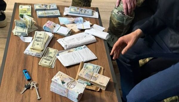 Two high-ranking officials from regional SSU departments detained on bribery charges