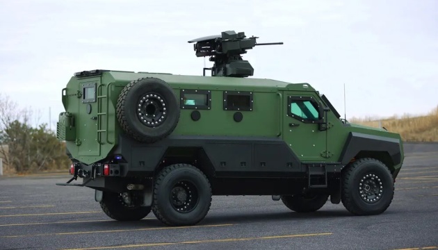 Canadian DM tours facility producing Senator armored vehicles for AFU