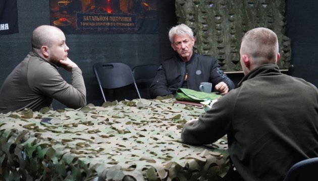 Sean Penn visits Ukraine’s Spartan brigade, meets frontline troops
