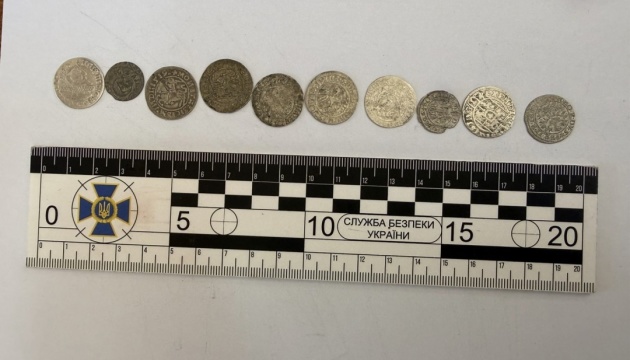 Ukrainian customs foil attempt to smuggle over 200 16th-18th century coins to Poland