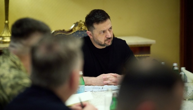 Zelensky meets with Ukrainian military experts in Saudi Arabia
