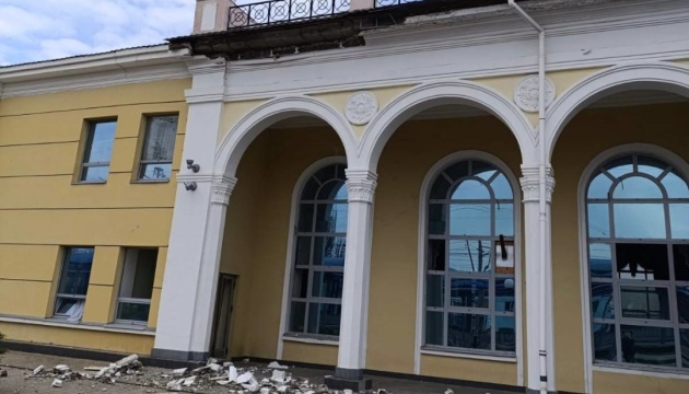 Russian shelling damages train station in Sloviansk; four railway workers wounded