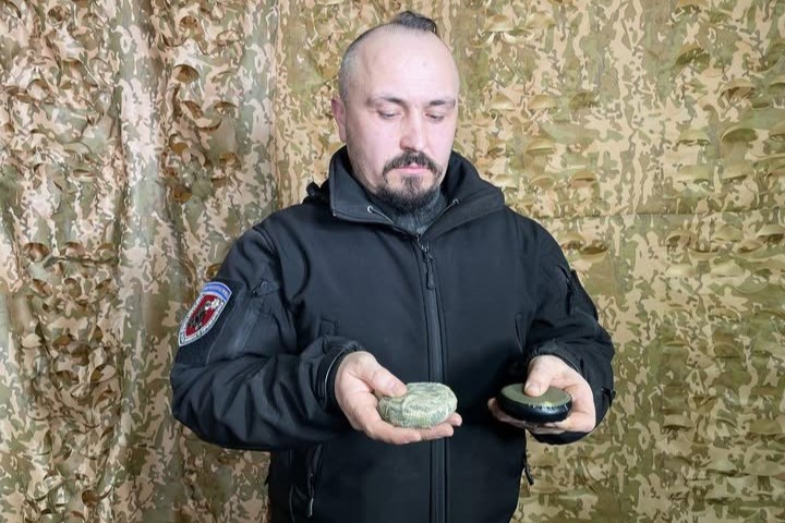 Russia is 3D-printing mines and hiding them in the grass where Kherson residents walk